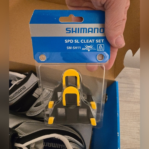 Shimano SH-R077 Road Bike Shoes Size 9 Cycling Gray Silver Biking Strap EUR 43 - Picture 3 of 6